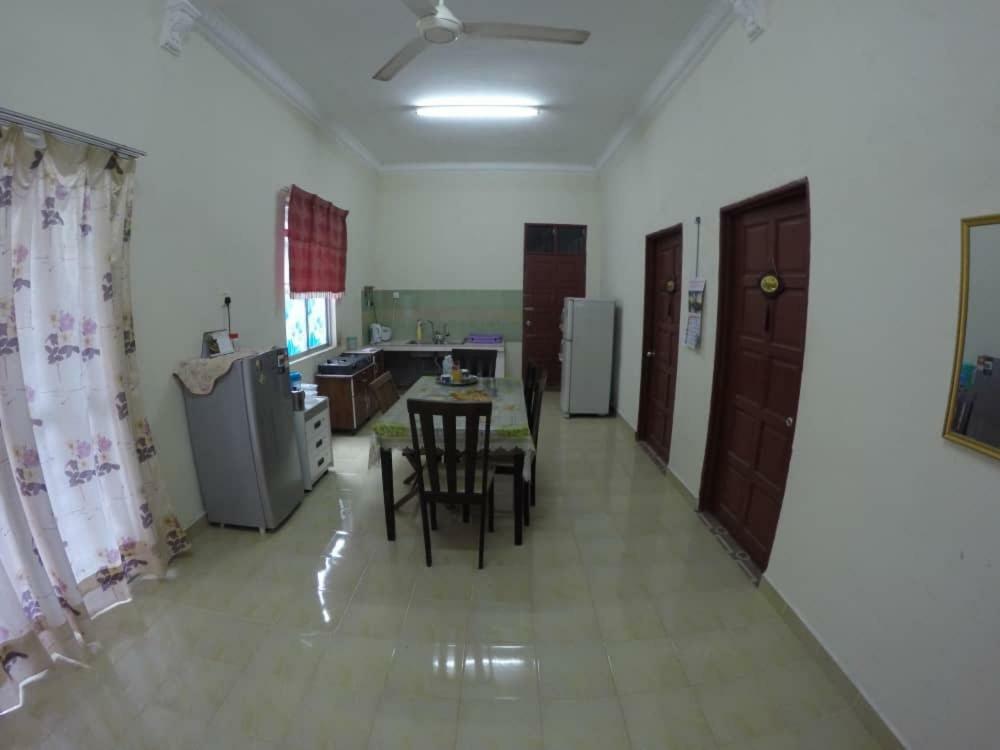 Homestay Tok Abah Kuala Besut Экстерьер фото